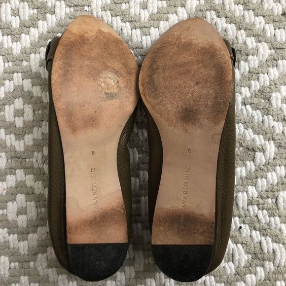 Banana republic flats forest green size 6 pointy - Picture 3 of 3